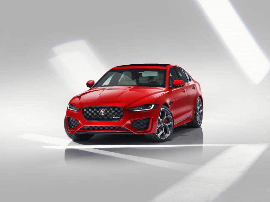  Jaguar XE P300 R-Dynamic 2019 года  (WW) (фото 8 из 51)